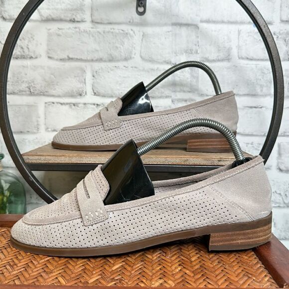 Lucky Brand Women's Caylon Taupe Soft Suede Laser Cut Loafers Slip Ons Size 9 - Picture 1 of 8